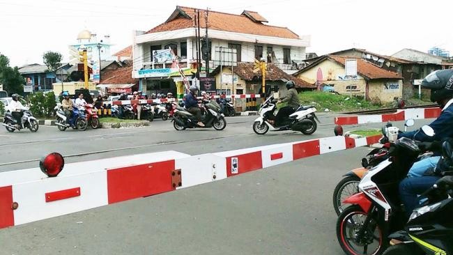 Honda Community Tips Aman Ketika Melintasi Palang Pintu Kereta Api